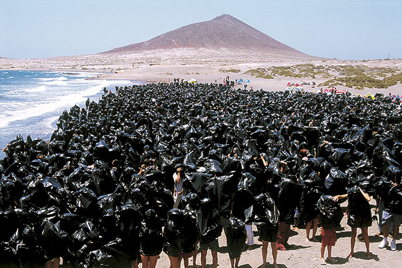 La exposición «En medio de su orgullo» reivindica el compromiso social de Cesar Manrique en las salas Cabrera Pinto // CanariasCreativa.com