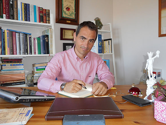 El escritor Enrico Maria Rende presenta este próximo jueves 22 de marzo su nueva novela en la Biblioteca  Pública de Las Palmas de G.C.  // CanariasCreativa.com