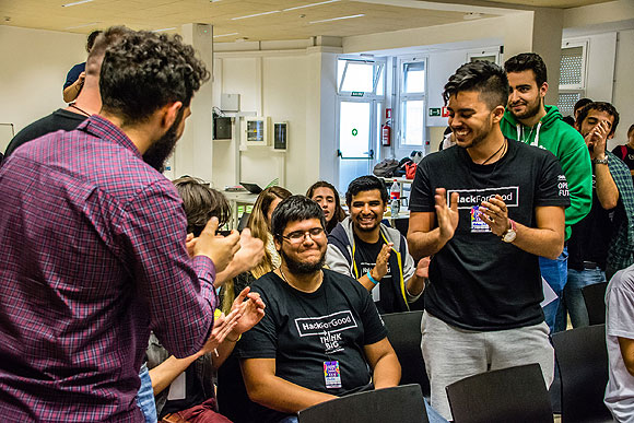 El equipo “Testigos de Fourier” y sus nuevos algoritmos para la detección de tejidos tumorales se alzan con el 1er premio de HackForGood Canarias // CanariasCreativa.com