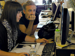 Laura Rodríguez junto a Javier Errea, durante el rediseño de Liberátion