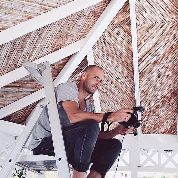 El inmortalizador de viajes sobre la cresta de las olas - Sergio Villalba // CanariasCreativa.com