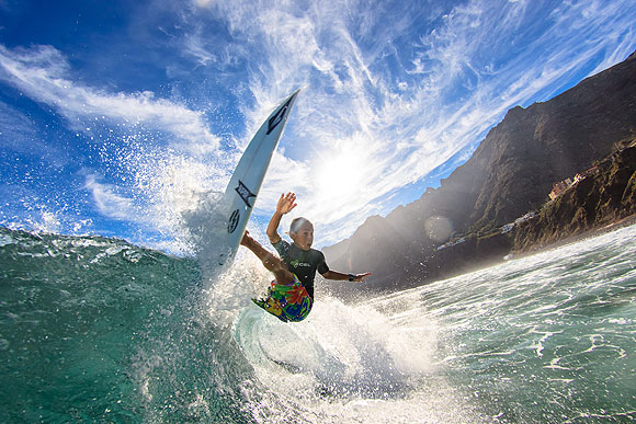 El inmortalizador de viajes sobre la cresta de las olas - Sergio Villalba // CanariasCreativa.com