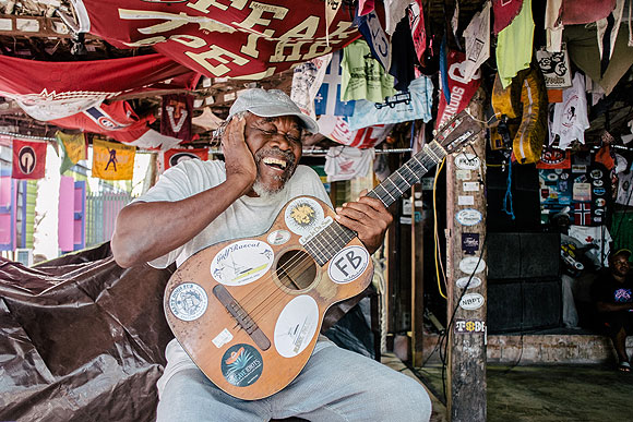 El inmortalizador de viajes sobre la cresta de las olas - Sergio Villalba // CanariasCreativa.com